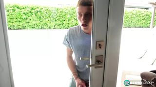 Bombázó 40-es sierra megdugja a zsenge kukkolót