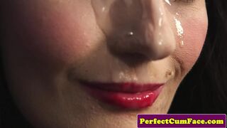 Kívánatos csipkés szépség gigászi adag arcon