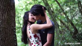 Vad cumizás és brutális baszás az erdőben