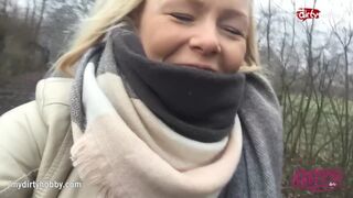 Forró tinédzser maca kerékpáron dörzsöli szaftos puncáját