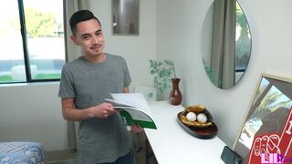 Legjobb barinők Liz Jordan és Maya Woulfe meggyőzik a mostohatestvért, hogy csatlakozzon a kizárólagos édeshármas dugáshoz