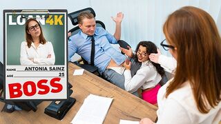 Banki főnöknő remegve élvezi alárendeltje csábítását