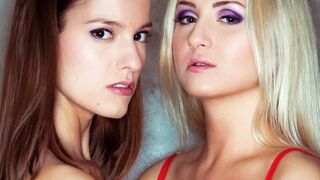 Cayla Lions és Silvie Luca forró leszbi cidázása