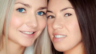 Tiffany Doll mohón falatozik Victoria Puppy szaftos punciján