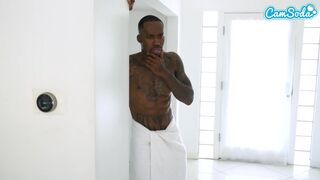 Kitetovált nevelő anya erőszakos szexelése óriási faszszal, míg férje termetes néger farkossal szórakozik