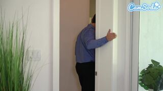 Csalinak csalt asszony punciát pusztítja a makler óriási faszával