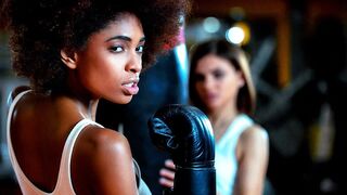 Sportos csajok erika és luna forró kúrása