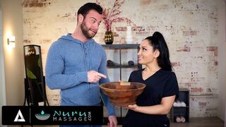 Befektető megdugja masszőrjét a legújabb méretes dolog megtalálásáért