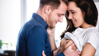 Gyöngéd konyhai dugás Kerry Cherryvel