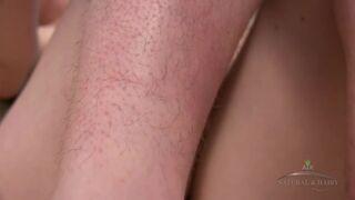 Skyler szőrös testét kedveli – forró fiatal maszti