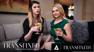 Sarah Vandella és Casey Kisses baszós játszmája, amíg a férj dolgozik