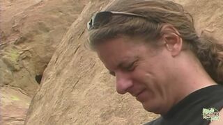 Kint a szabadban a vad ázsiai csajszika fehér fügyit szívat magára