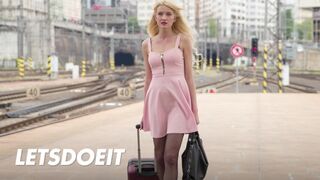 Világos Szőke Bree Haze könyörtelen dugás külföldön Neeo óriás faszával