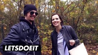 Méretes keblű barna hajú német nőci felvétel a gigászi kombiban vad baszásra