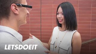 Jureka Del Mar ázsiai nőci cidázza a gigantikus zsíros idegen fazt és jól meglovagolja