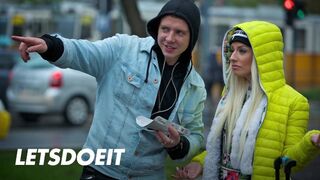 Francia bige Jessie Volt megdöngetve idegen gigantikus faszal