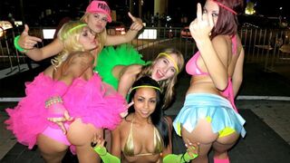 Party mind az örök buliban – forró tinédzser csajok szívdöglesztő mulatsága