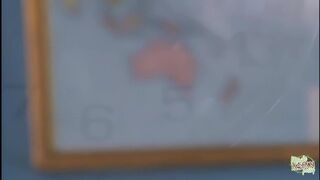 Pajkos néger maca csábítja professzorát és izgatottan tárt kínálja ázsiai puncáját a farkára