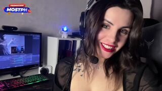 Forró orosz maszti gigászi mellekkel és műfaszos ánuszban