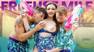 A szabadon hasznosítható mostohaanya minden csinál, hogy meggyőzze lépteit a katonaélet elől