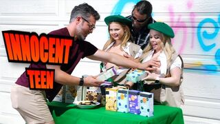 Cserkészkislányok Coco Lovelock és Haley Spades puncikat kaptak a vevőiktől