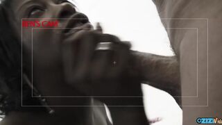 Barna bomba milf csoportos szexelése fehér farkakkal popsiban és két behatolással