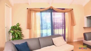 Szívdöglesztő alexia nicole interjút ad, mielőtt farkára ugrana és cum-mal borítanák be